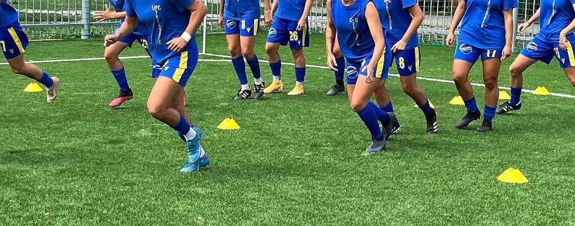 immagine con le calciatrici in azione