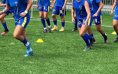 immagine con le calciatrici in azione
