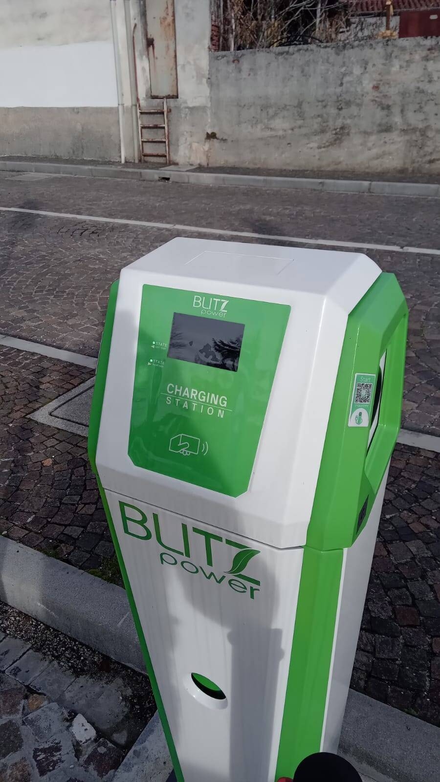 Immagine: Colonnina ricarica_Adegliacco