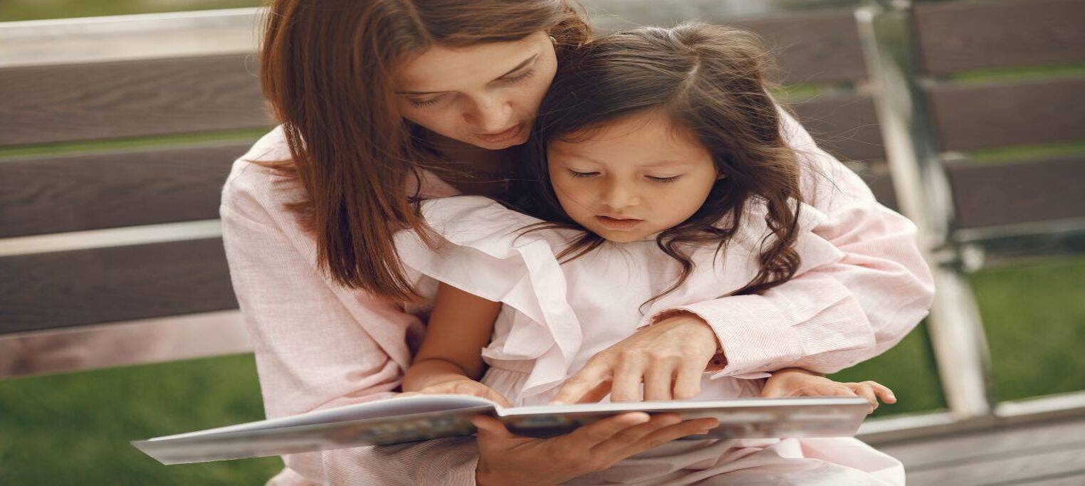 Mamma_con_libro