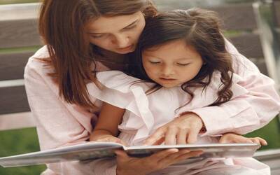 Mamma_con_libro