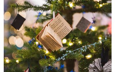 Libri su albero natalizio