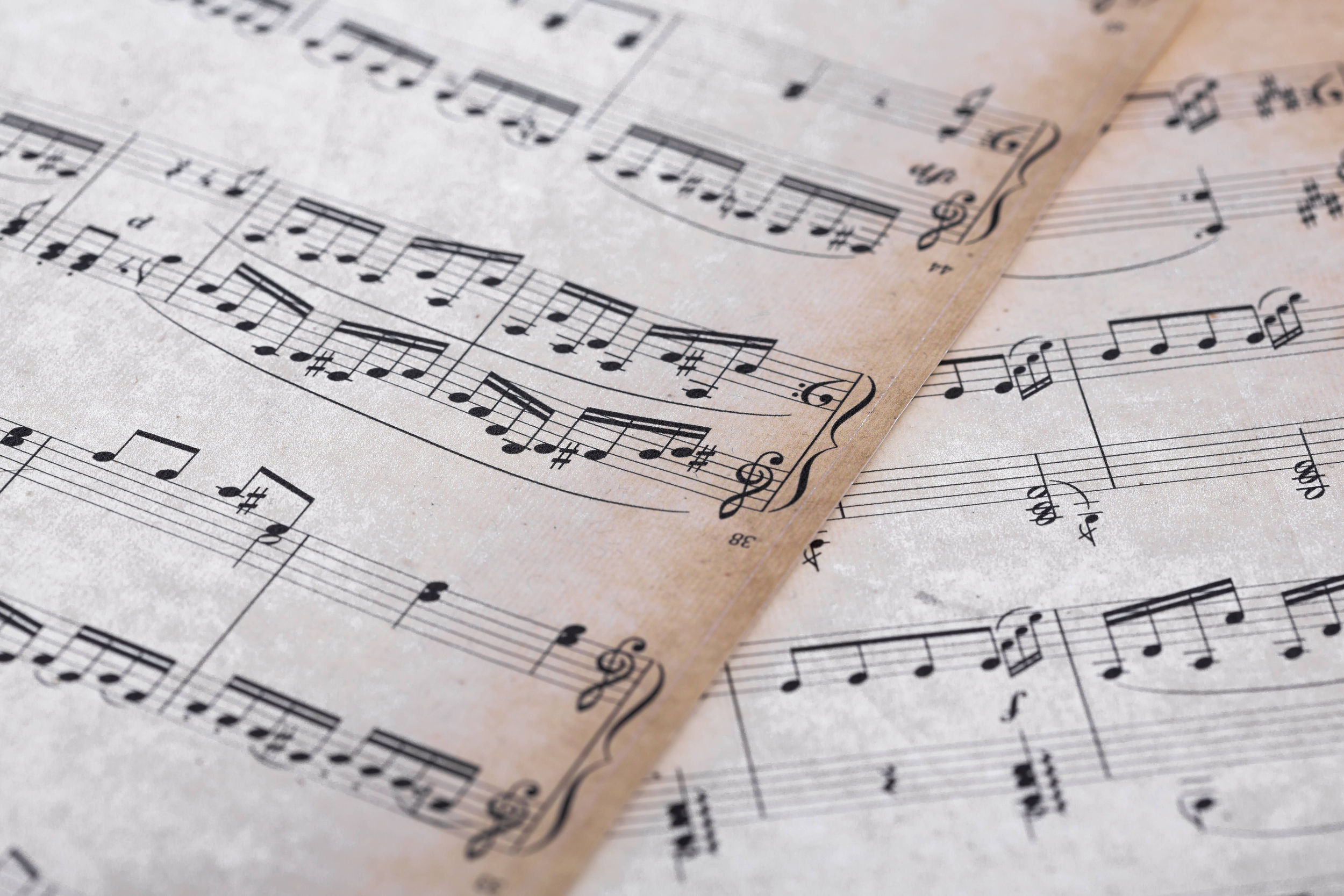 foglio con note musicali