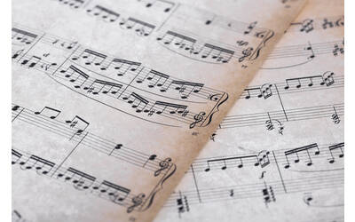 foglio con note musicali