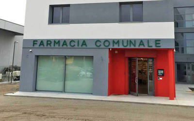 Immagine degli esterni della farmacia comunale di feletto